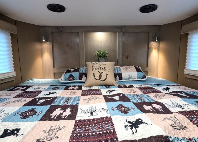 2027 Shadow 3 Horse Slant SuperWide 10'6 Living Quarters  - 23092331 - 12