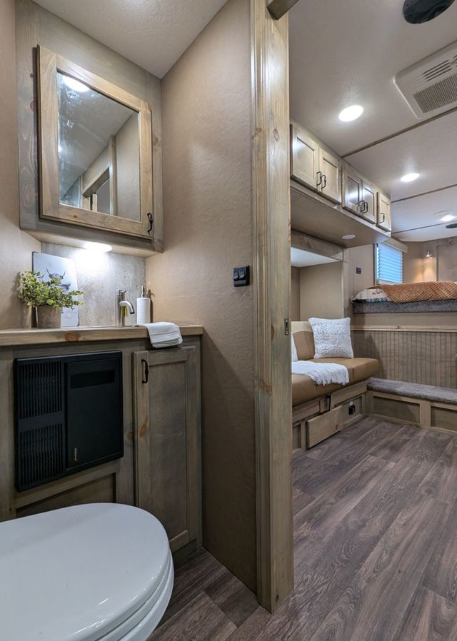 2027 Shadow 3 Horse Slant SuperWide 10'6 Living Quarters  - 23092331 - 16