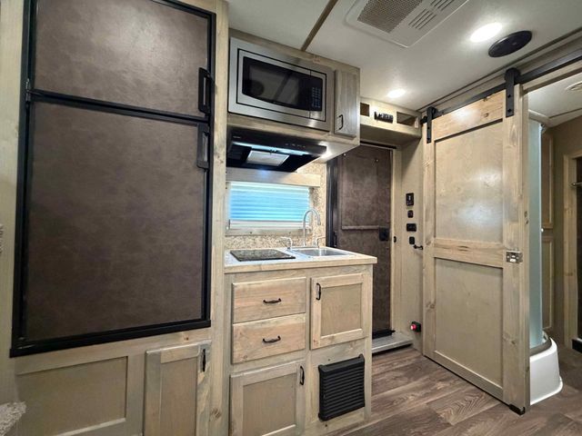 2027 Shadow 4 Horse Slant 10'6 Living Quarters w/ Slide  - 23054183 - 13
