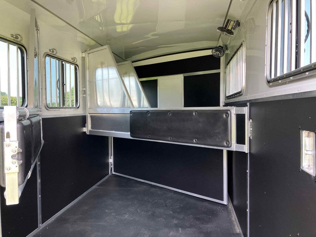 2027 Shadow 4 Horse Slant 10'6 Living Quarters w/ Slide  - 23054183 - 6