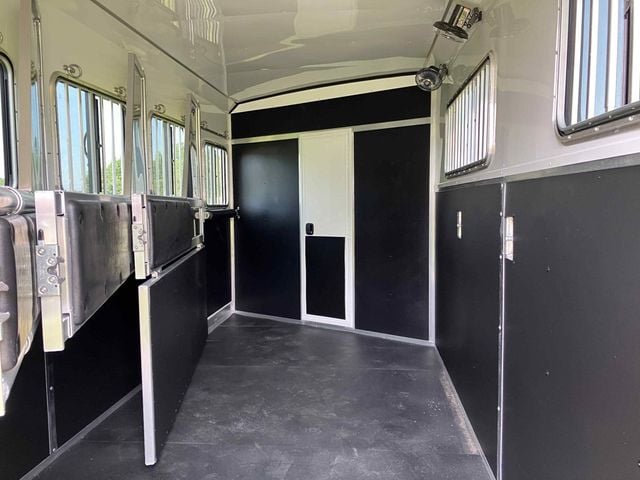 2027 Shadow 4 Horse Slant 10'6 Living Quarters w/ Slide  - 23054183 - 8