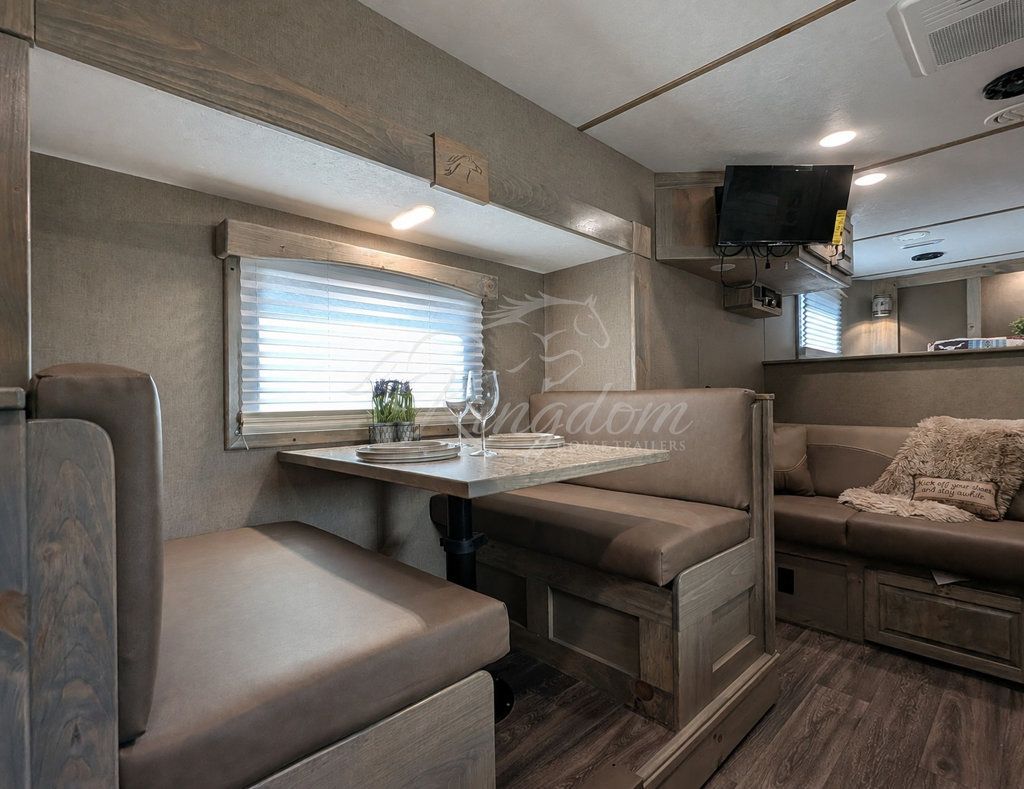 2027 Shadow 4 Horse Slant 14' Living Quarters w/ Slide  - 23058368 - 10