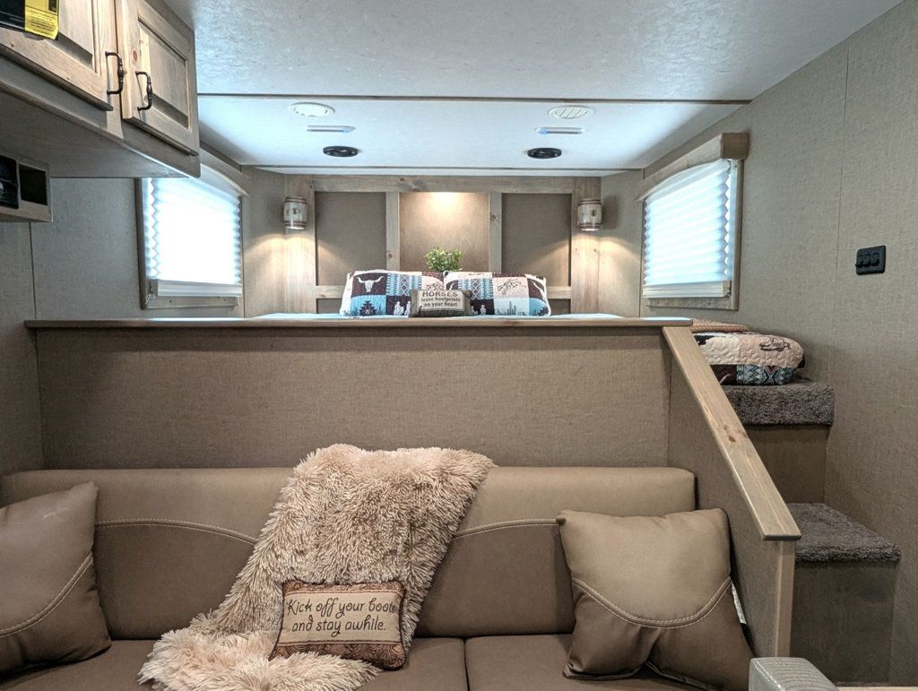 2027 Shadow 4 Horse Slant 14' Living Quarters w/ Slide  - 23058368 - 12