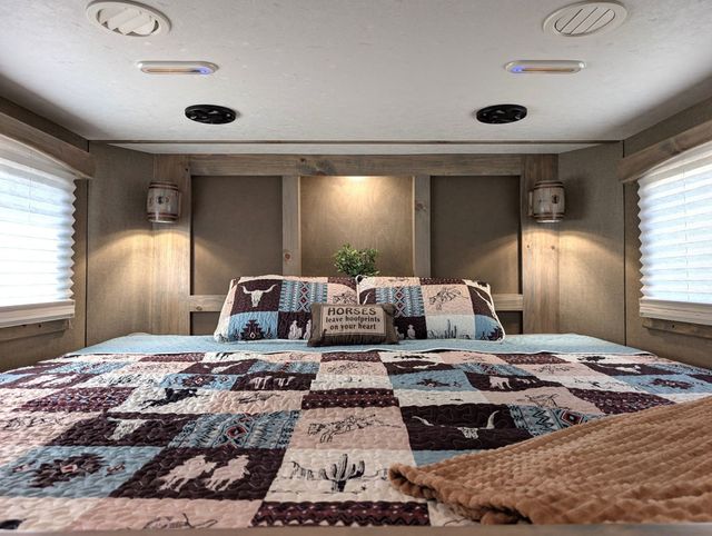 2027 Shadow 4 Horse Slant 14' Living Quarters w/ Slide  - 23058368 - 13