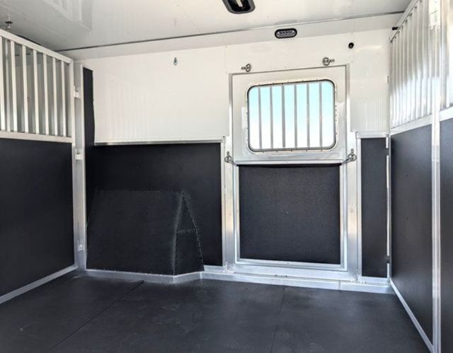2027 Shadow 6 Horse Head to Head with King Tack & Side Ramp  - 23038787 - 2