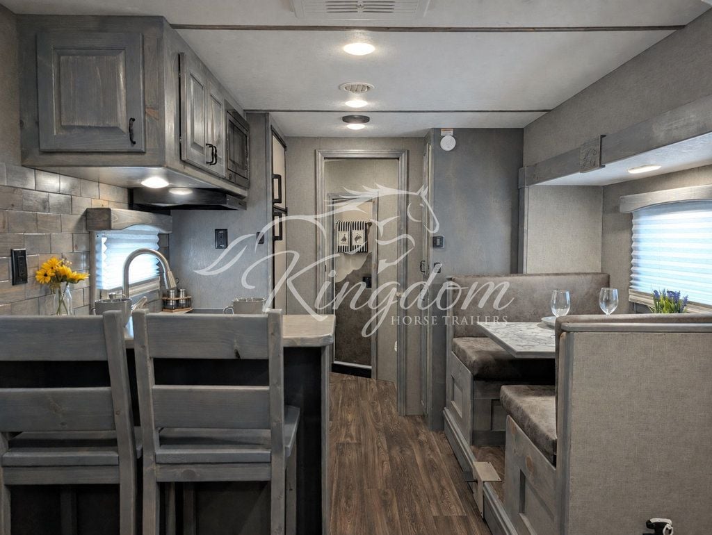 2027 Shadow Apex 3 Horse 14' Living Quarters  - 23065749 - 11