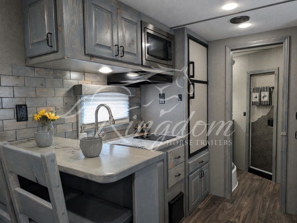 2027 Shadow Apex 3 Horse 14' Living Quarters  - 23065749 - 12
