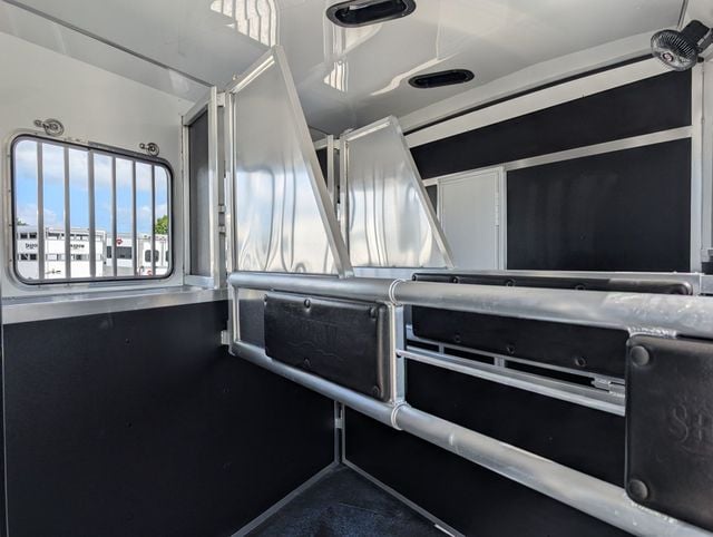 2027 Shadow Apex 3 Horse 14' Living Quarters  - 23065749 - 4