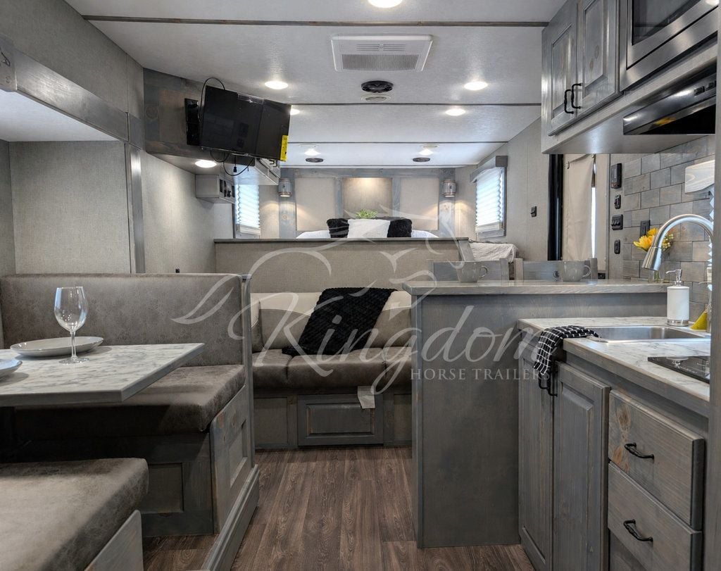 2027 Shadow Apex 3 Horse 14' Living Quarters  - 23065749 - 7