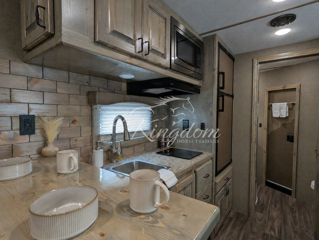 2027 Shadow Apex 4 Horse 14' Living Quarters  - 23058368 - 16