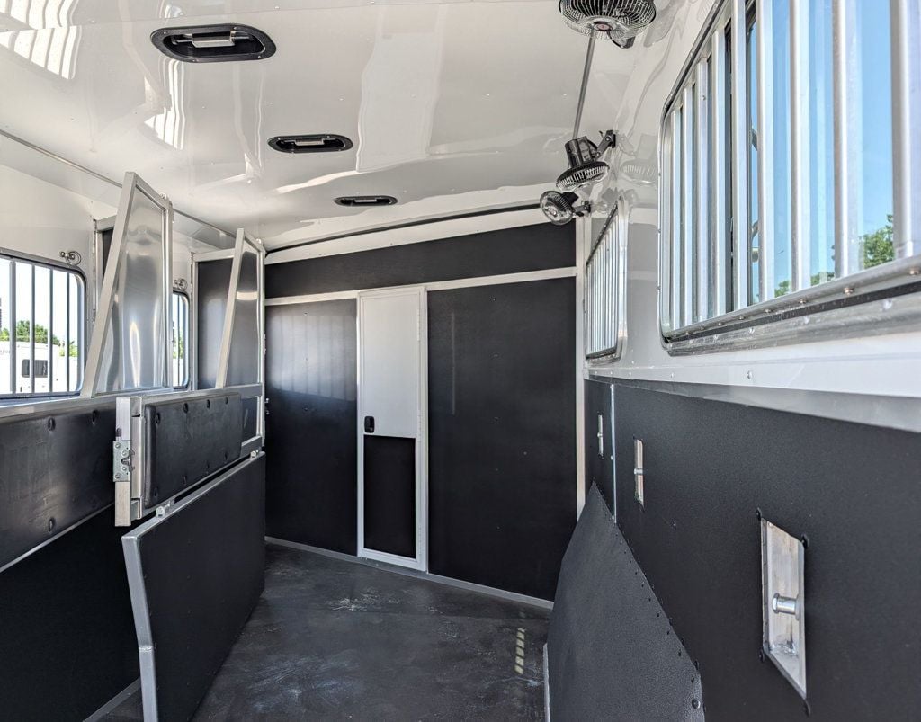 2027 Shadow Apex 4 Horse 14' Living Quarters  - 23058368 - 8