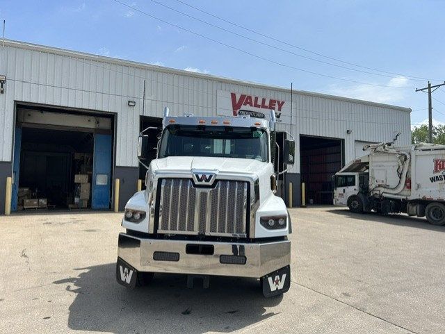 2027 Western Star 49X 2027 WESTERN STAR 49X MICHIGAN SPECIAL - 23039043 - 2