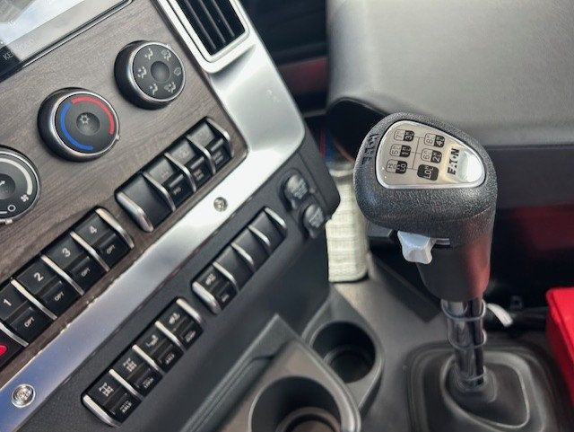 2027 Western Star 49X 2027WESTERN STAR 49X MICHIGAN SPECIAL - 23017120 - 11