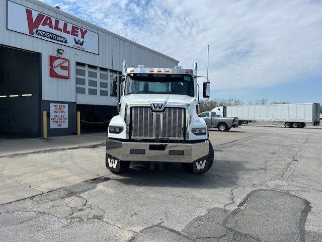 2027 Western Star 49X 2027WESTERN STAR 49X MICHIGAN SPECIAL - 23017120 - 2
