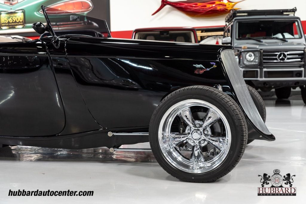 1933 Ford Roadster Model 40  - 22584519 - 25