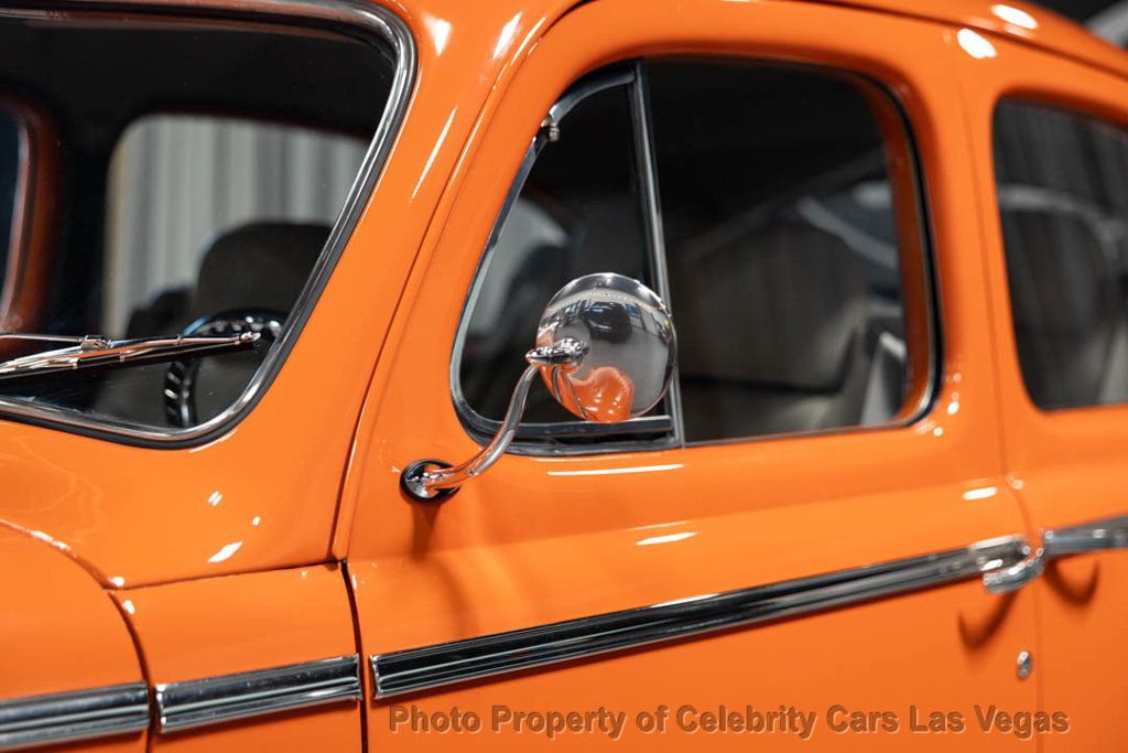 1946 Ford Super Deluxe 428 V8 "Fordor" Sedan - 23050692 - 24