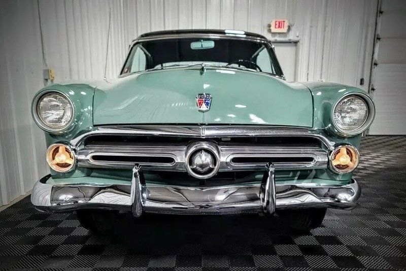 1952 Ford Crestline Victoria - 22989715 - 1