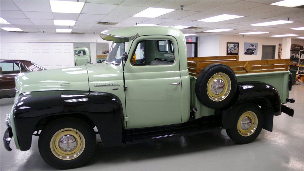 1952 International L-110 SHOW TRUCK - 12296551 | Video 1