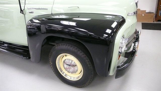 1952 International L-110 SHOW TRUCK - 12296551 - 17