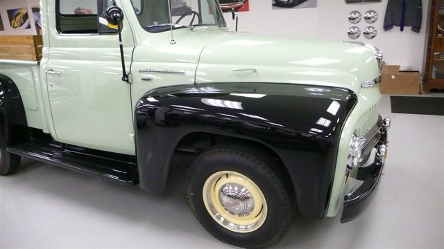 1952 International L-110 SHOW TRUCK - 12296551 - 18