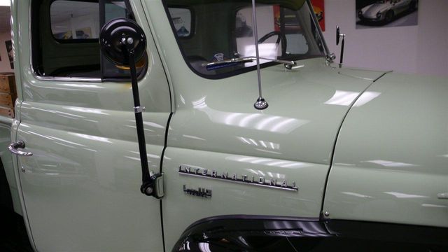 1952 International L-110 SHOW TRUCK - 12296551 - 20