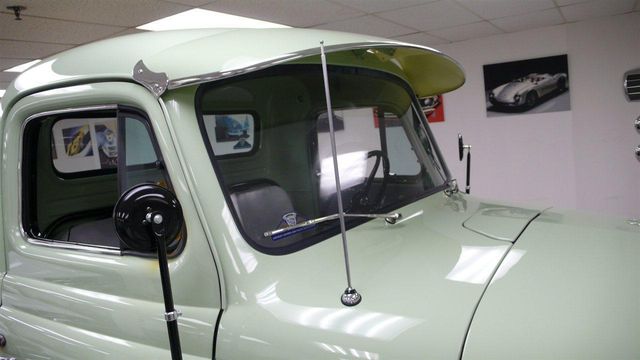 1952 International L-110 SHOW TRUCK - 12296551 - 21