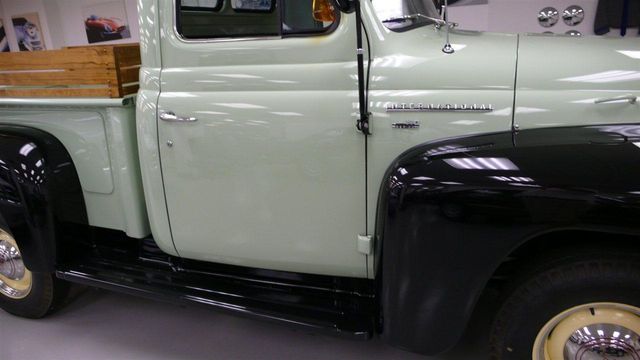 1952 International L-110 SHOW TRUCK - 12296551 - 22