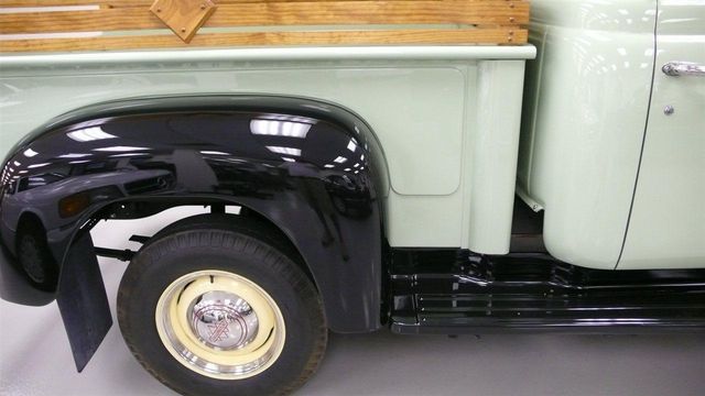 1952 International L-110 SHOW TRUCK - 12296551 - 28