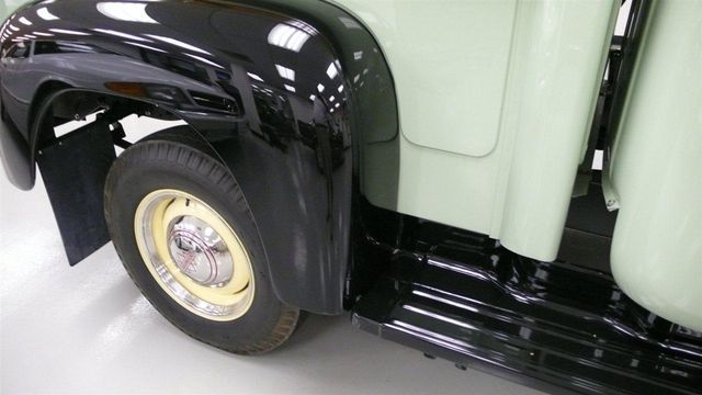 1952 International L-110 SHOW TRUCK - 12296551 - 30