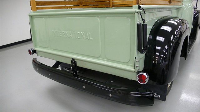 1952 International L-110 SHOW TRUCK - 12296551 - 34