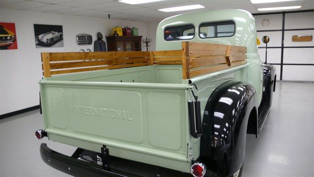 1952 International L-110 SHOW TRUCK - 12296551 - 35