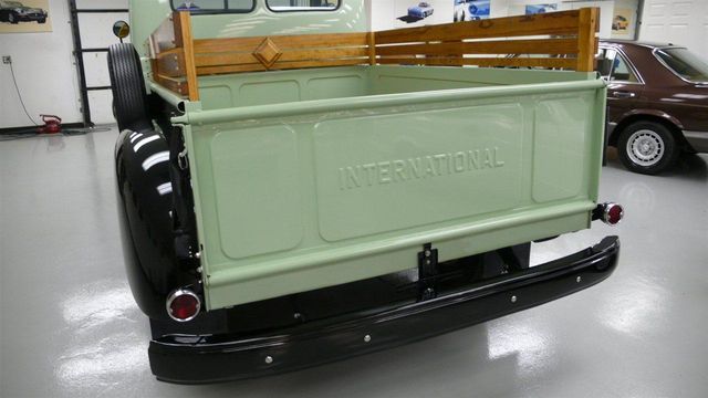 1952 International L-110 SHOW TRUCK - 12296551 - 39