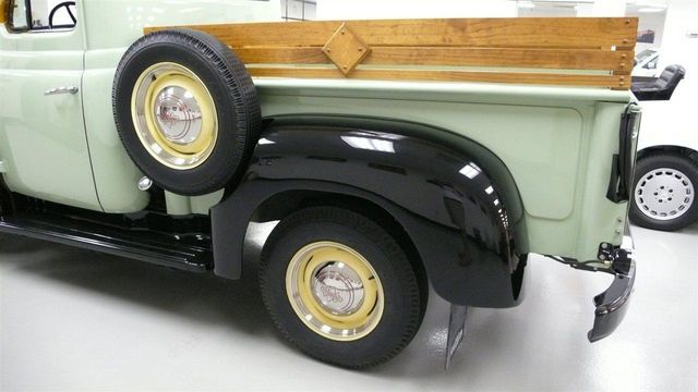 1952 International L-110 SHOW TRUCK - 12296551 - 43