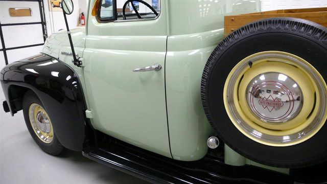 1952 International L-110 SHOW TRUCK - 12296551 - 46