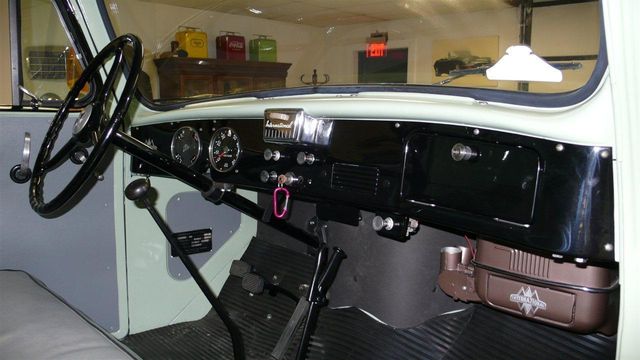1952 International L-110 SHOW TRUCK - 12296551 - 4