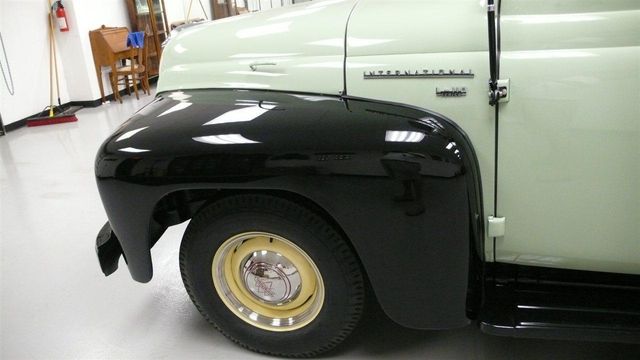 1952 International L-110 SHOW TRUCK - 12296551 - 49