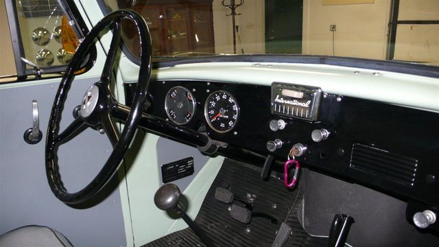 1952 International L-110 SHOW TRUCK - 12296551 - 59