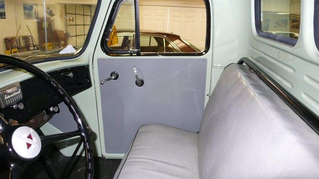 1952 International L-110 SHOW TRUCK - 12296551 - 68