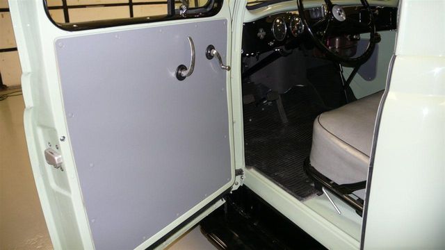 1952 International L-110 SHOW TRUCK - 12296551 - 70