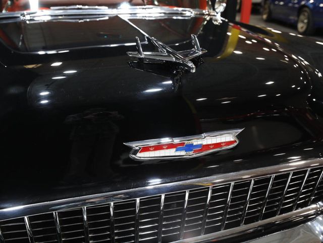 1955 Chevrolet Bel Air SHOW STOPPER - 22995698 - 10