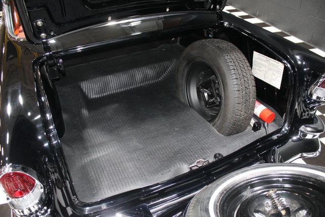 1955 Chevrolet Bel Air SHOW STOPPER - 22995698 - 4