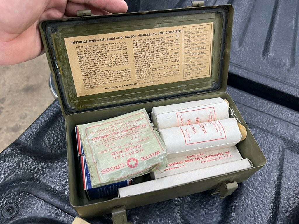 1955 Jeep M170 Frontline Ambulance MASH US Army Jeep - 23019541 - 48