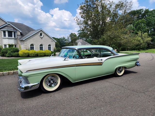 1957 Ford FAIRLANE 500  - 22031249 - 0