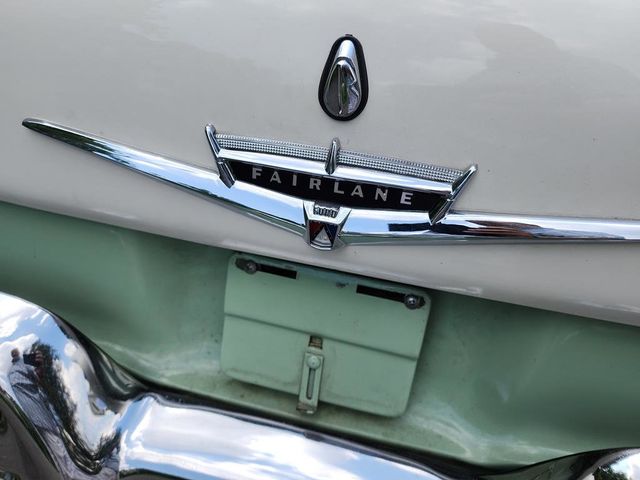 1957 Ford FAIRLANE 500  - 22031249 - 33