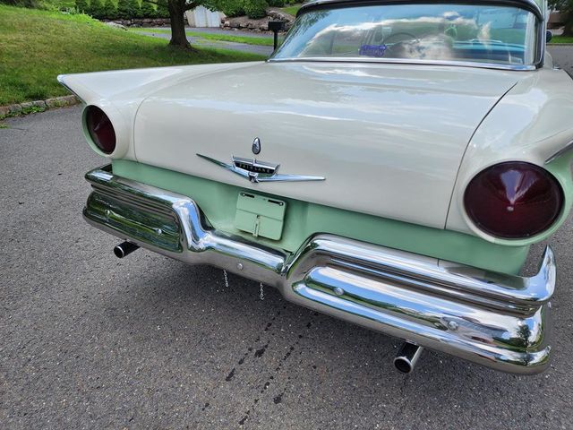 1957 Ford FAIRLANE 500  - 22031249 - 36