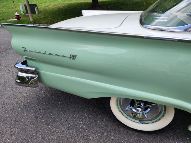 1957 Ford FAIRLANE 500  - 22031249 - 38