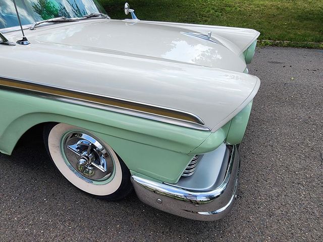 1957 Ford FAIRLANE 500  - 22031249 - 49