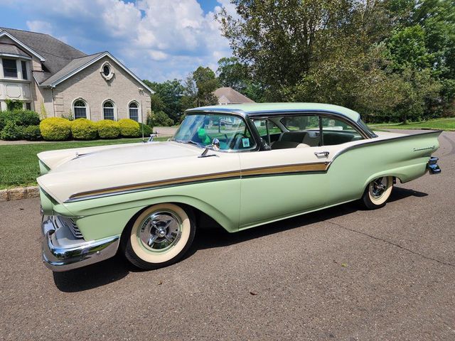 1957 Ford FAIRLANE 500  - 22031249 - 56