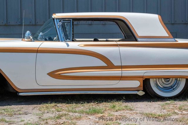 1960 Ford Thunderbird Custom - 22838799 - 19