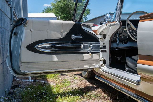 1960 Ford Thunderbird Custom - 22838799 - 43